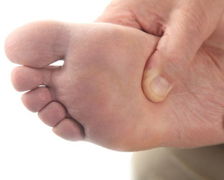 Planta del pie de una persona mayor