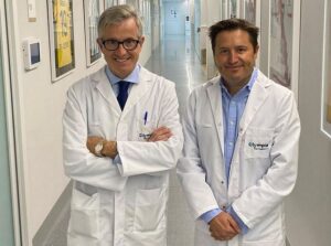 El Dr. Víctor Alfaro y el Dr. Manuel Leyes, en Olympia.